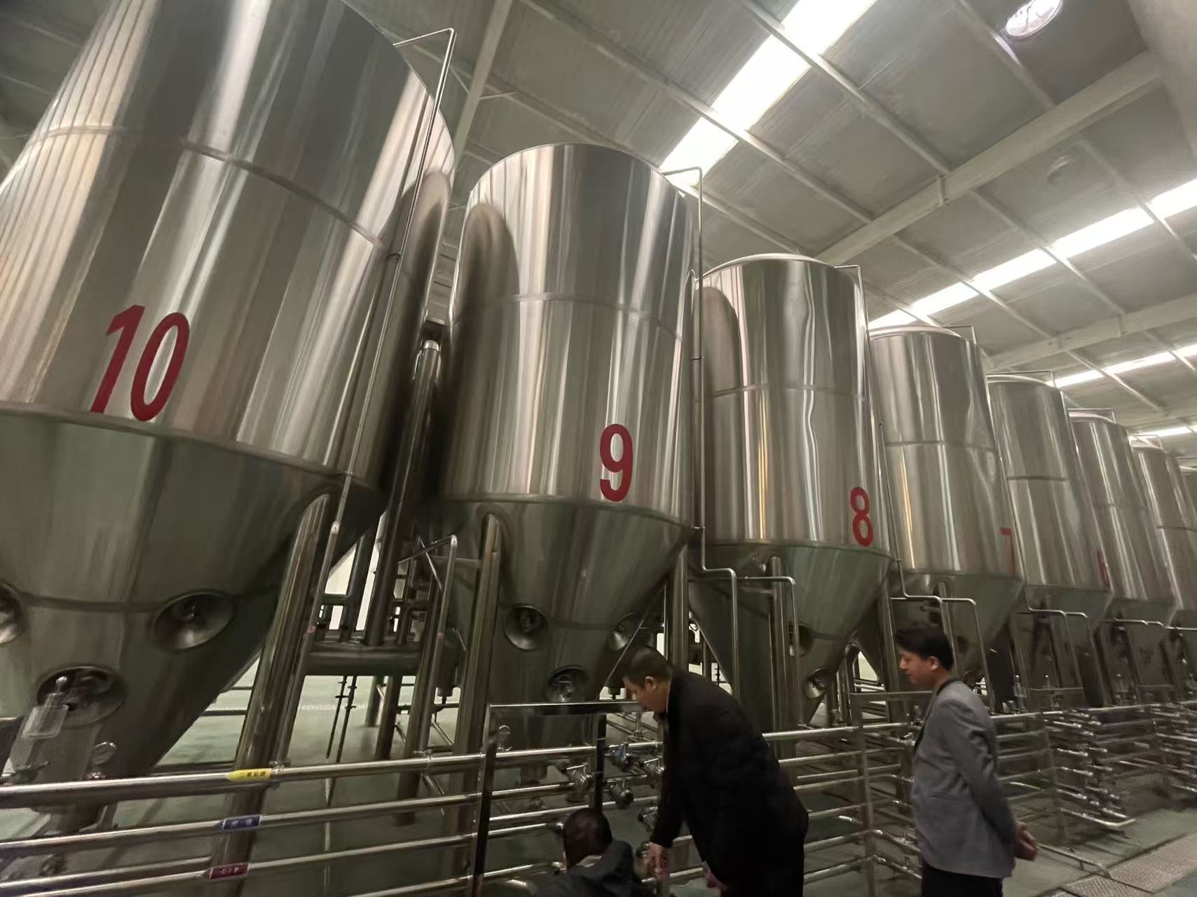 长宁精酿啤酒设备厂—平面布置、设备设计、制造、调试、培训等一条龙服务